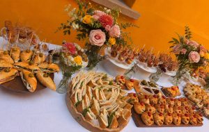 A comer fill catering